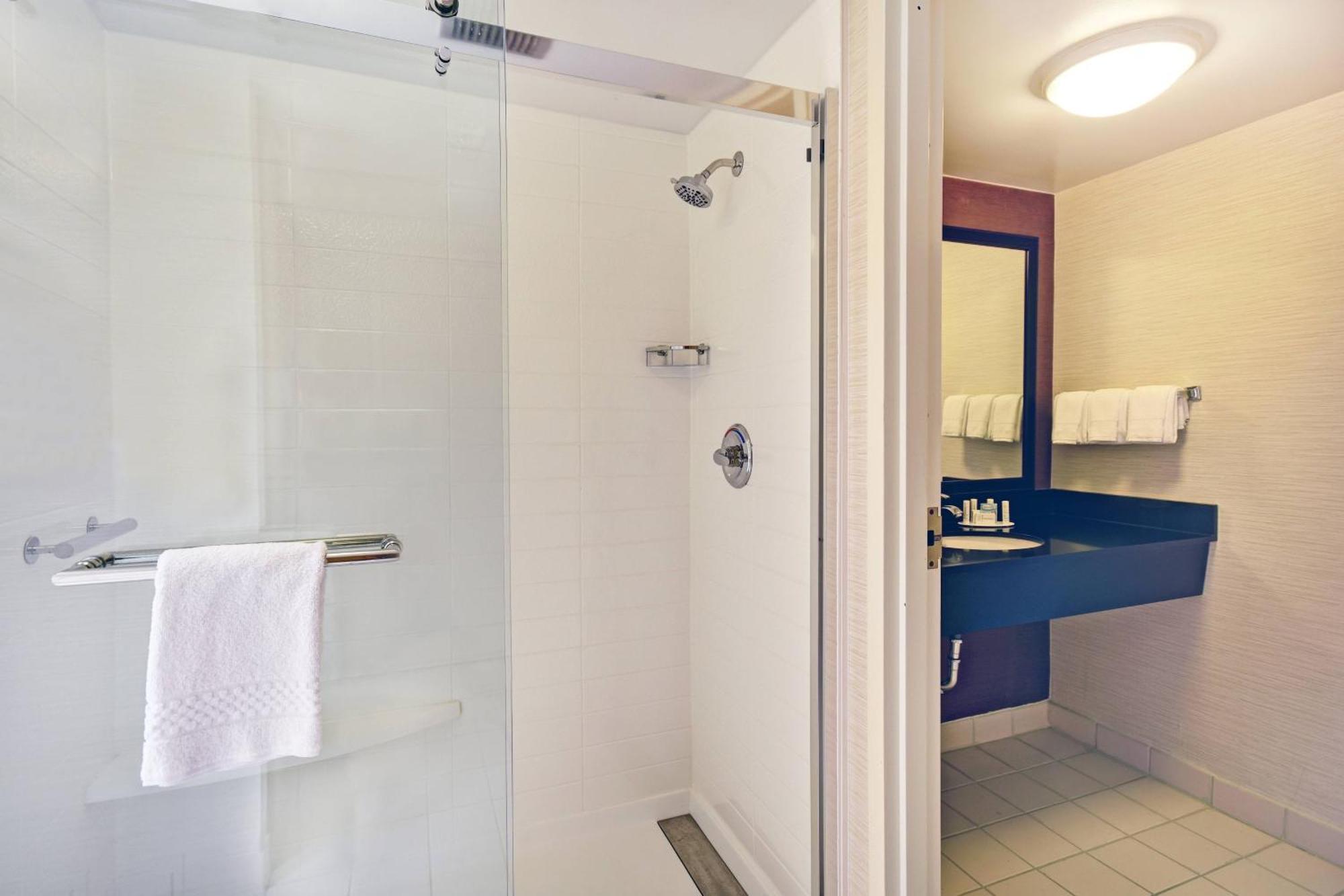 Fairfield Inn & Suites By Marriott Atlanta Vinings/Galleria Смирна Экстерьер фото