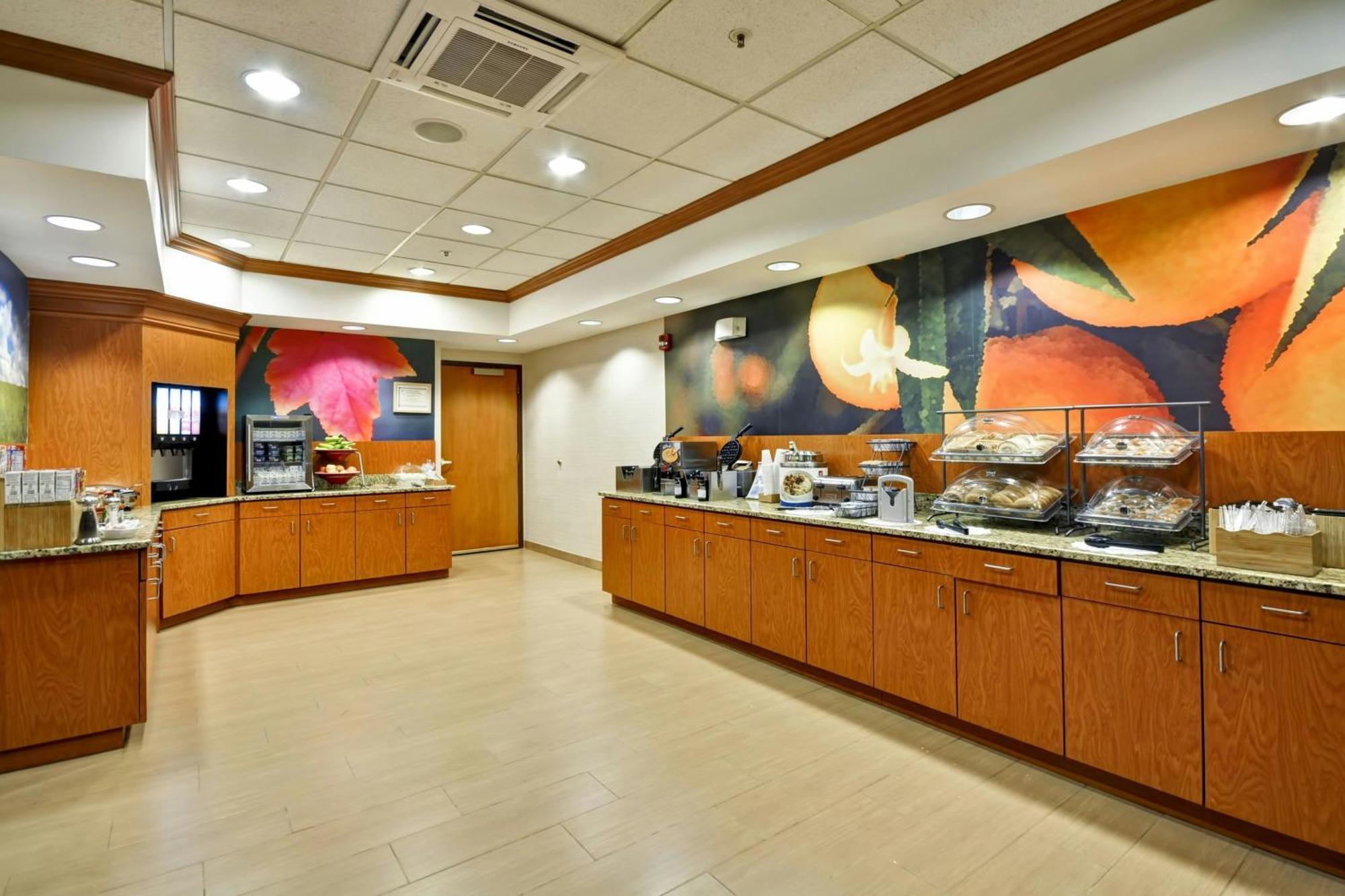 Fairfield Inn & Suites By Marriott Atlanta Vinings/Galleria Смирна Экстерьер фото