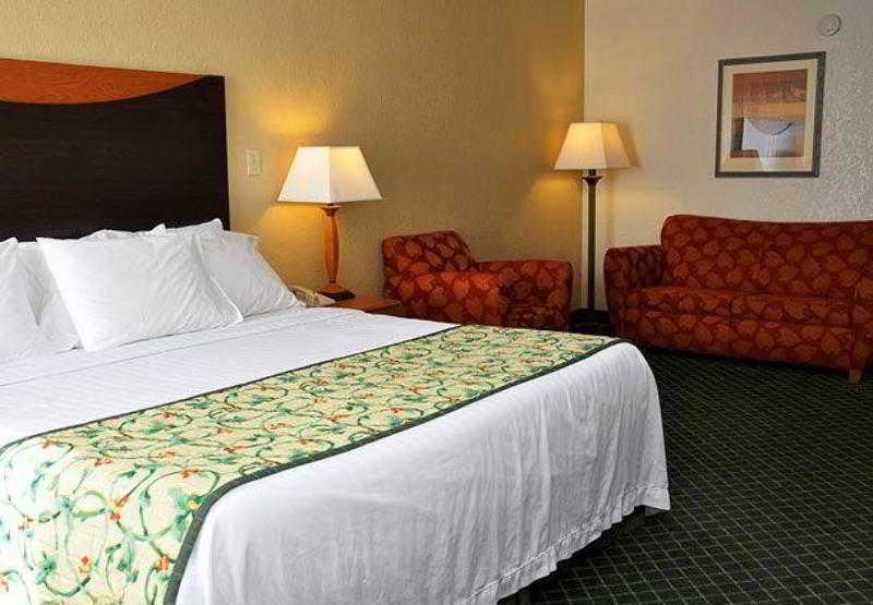 Fairfield Inn & Suites By Marriott Atlanta Vinings/Galleria Смирна Экстерьер фото